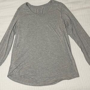 Kindred Bravely Nursing Shirt Medium